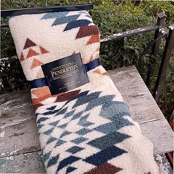 NWT Pendleton Peak Canyon Multicolor Sherpa Throw Fleece Blanket Southwest Aztec