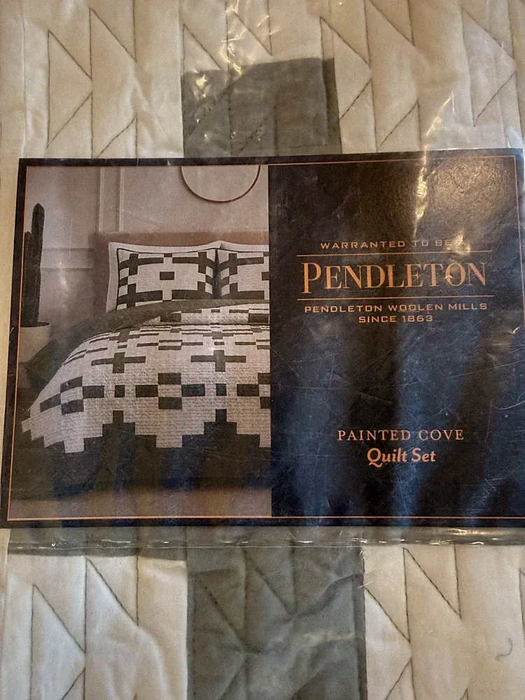 Pendleton PAINTED COVE Full/Queen Quilt set( 2 Shams 20X26" AND 1 Quilt 90x92")