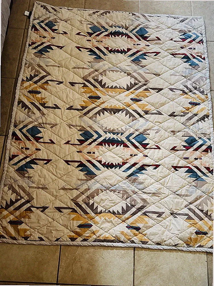 Pendleton White Sands printed geometric pattern quilted blanket.