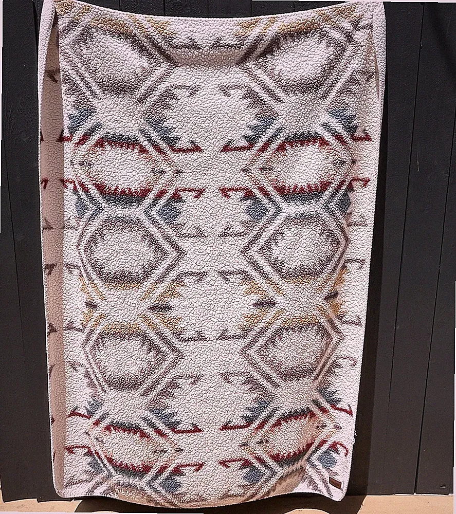 Pendleton White Sands Sherpa Fleece Blanket Throw 66 x 50 In Aztec Southwestern
