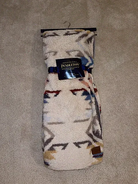 Pendleton White Sands Sherpa Throw Blanket 50" X 70" Tan Southwest Plush Aztec