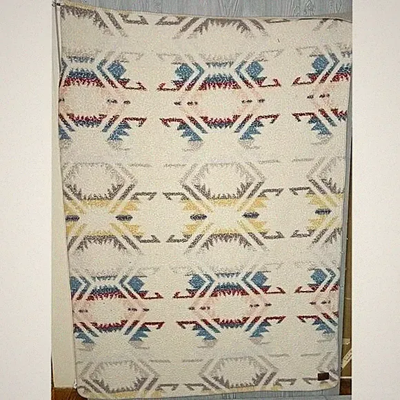 Pendleton white sands soft Sherpa style throw blanket bedding western style